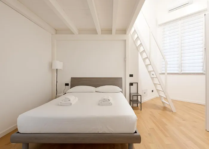 Guesthost - Cozy Corner With Balcony And Private Garage! דירה *