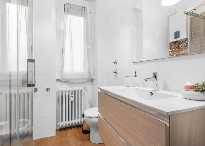 Free Park- San Siro - Mediolanum Forum 15 Min * ミラノ