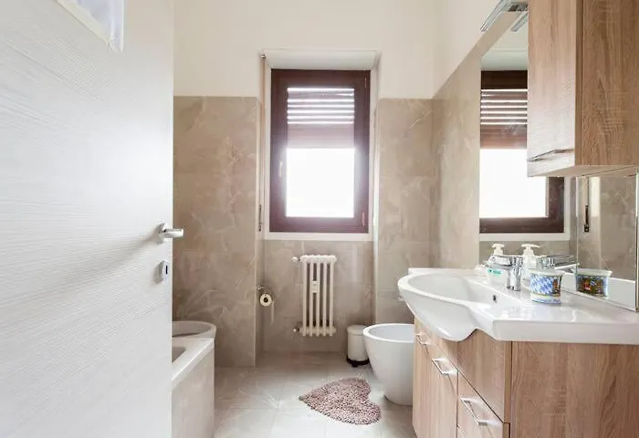 Cozy In A Shared Close To Linate Airport Stanza In Condiviso A Due Passi Da Linate Privat bolig