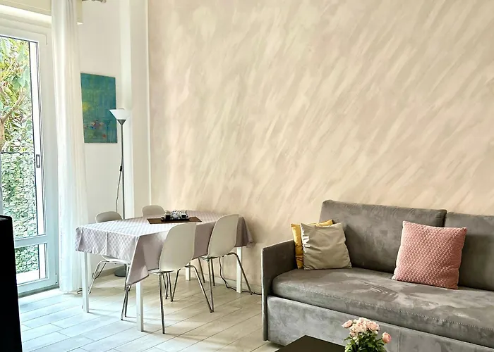 Appartement Lovely 2 With Small Garden Milaan