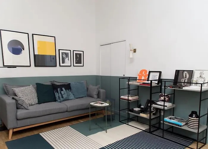 New Elegant Flat 3 Min From Station. Apartamento
