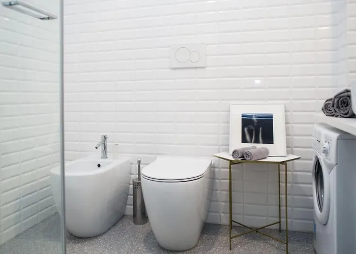 Διαμέρισμα New Elegant Flat 3 Min From Station. *