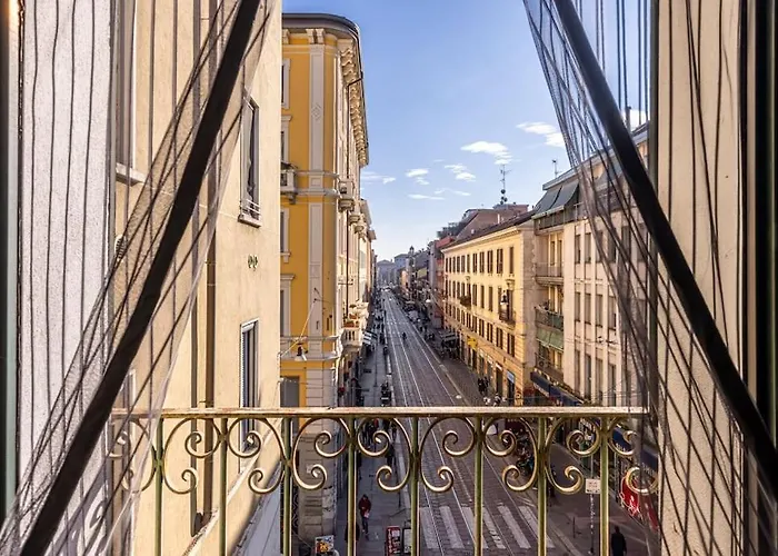 Close To Duomo Lovely City Center Flat Милан