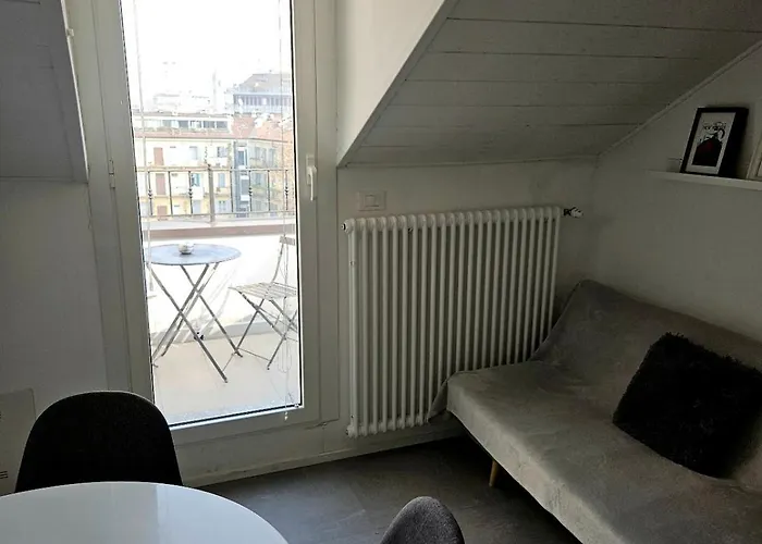 Romantic View ميلان