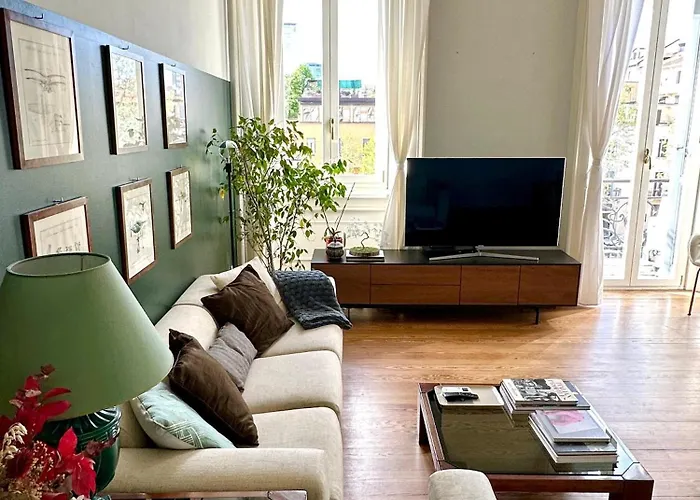 Ampio E Luminoso Bilocale Nel Centro Di Lägenhet