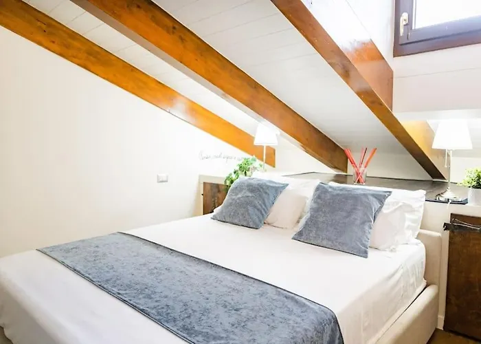 Italstay - Canonica Attic Apartment Mailand