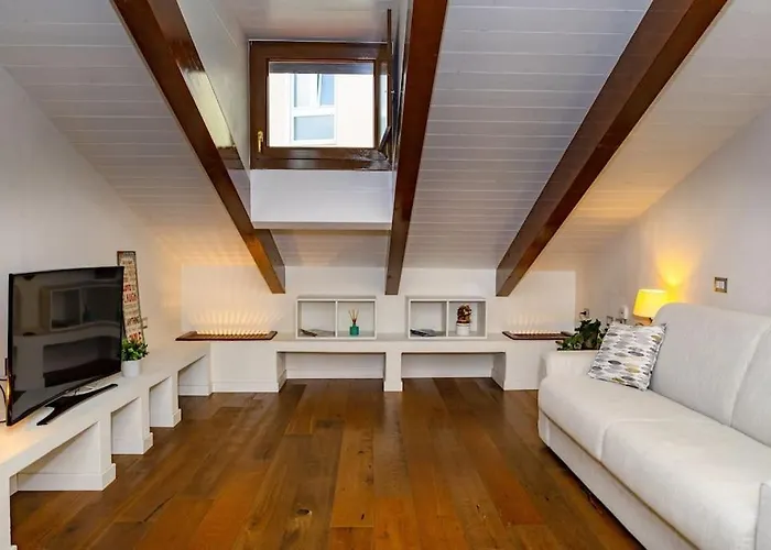 Italstay - Canonica Attic Apartment
