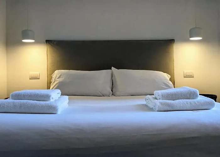 Apartman Mantega At Navigli - Pool And Garage Milánó