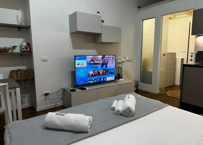 Regina In Corso Lodi - Sky Tv, Wifi E Breakfast Box Lejlighed *