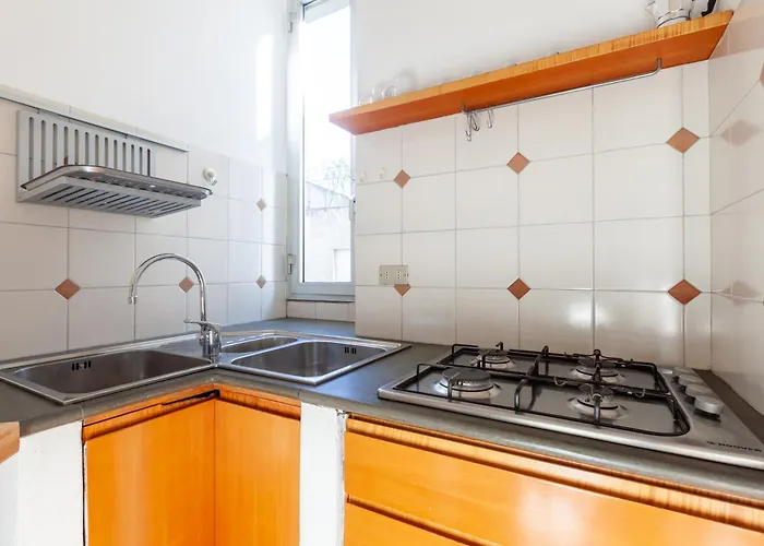 Comodo Nel Centro Storico Di - San Vincenzo * Milan