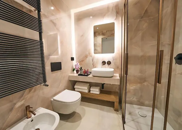 Caravaggio Golden House Next To Duomo Milano