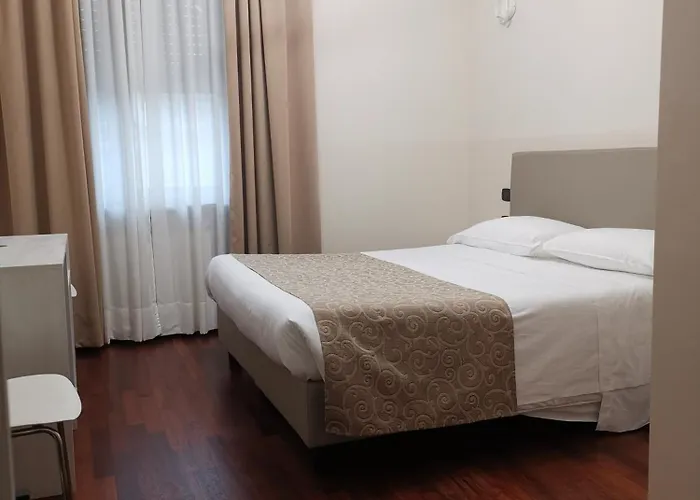 Gæstehus Station Group - Via Sammartini 15 4*