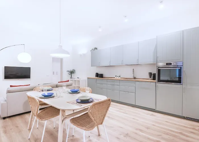 Easylife - - Lecco 5 P2 - In Porta Venezia *