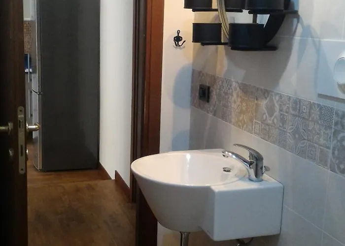 Comfortable Typical Old Style דירה *