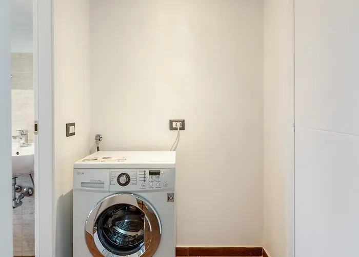 People In Apartment Mailand