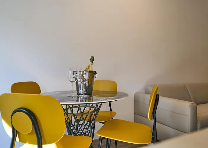 Picasso Golden House Next To Duomo *