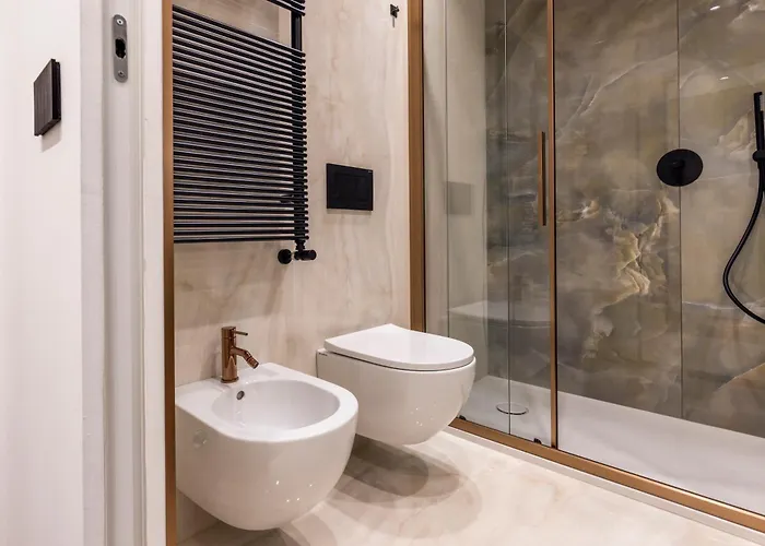 Picasso Golden House Next To Duomo * מילאנו