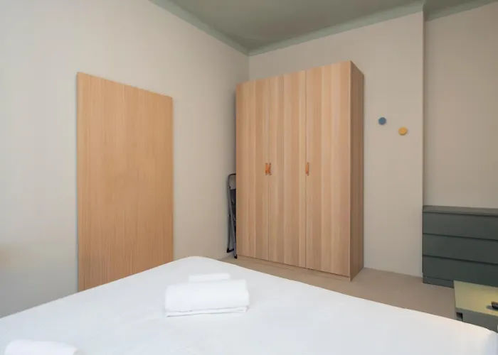 Ihost - Stendhal 49 מילאנו