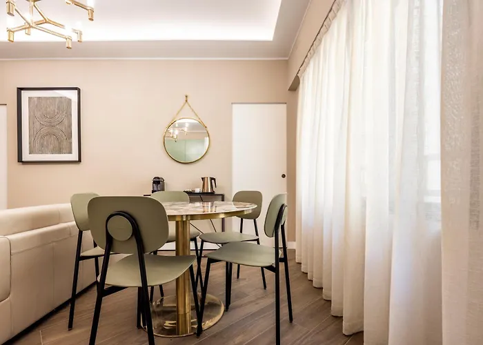 Gogh Golden House Next To Duomo * Милан