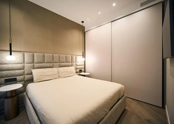 Gogh Golden House Next To Duomo * Milaan