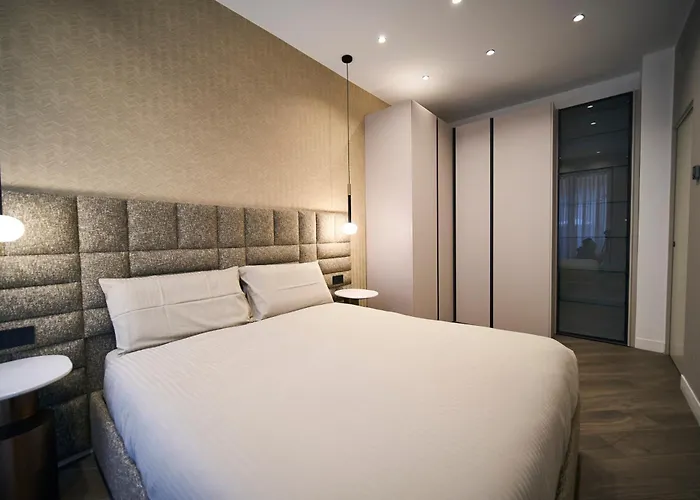 Monet Golden House Next To Duomo *