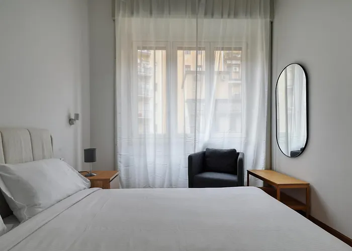 Joivy Chic 3-bed Flat Near Colonne Di San Lorenzo *