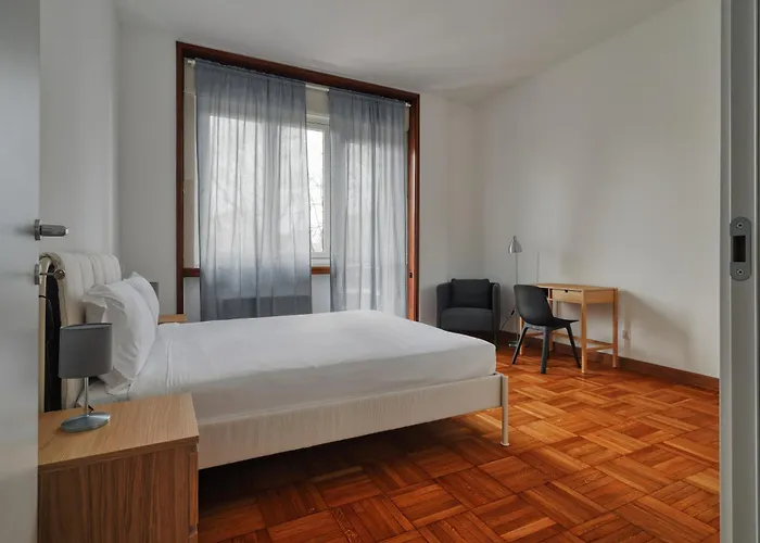 Joivy Chic 3-bed Flat Near Colonne Di San Lorenzo شقة ميلان