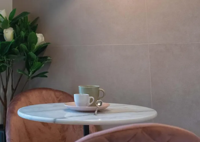 Apartmán Pink Flamingo Balcony By Station Milán