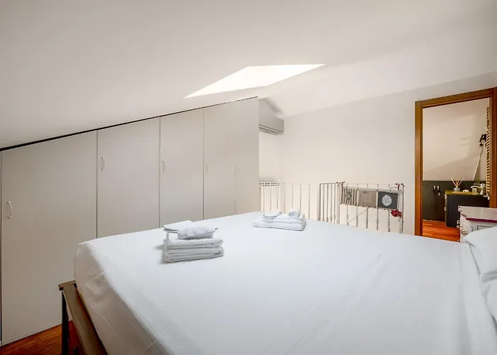 Bright Loft - Free Private Parking *