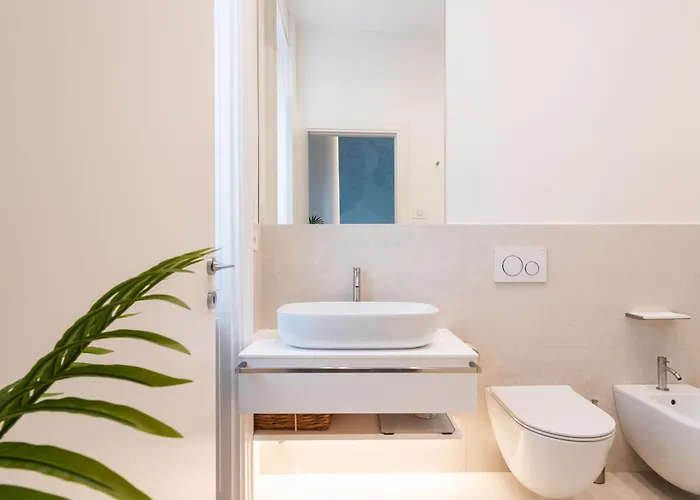 Proudlymi - Nuovo 3 Moscova * מילאנו