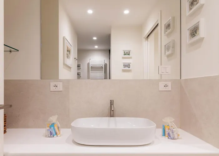 Proudlymi - Nuovo 3 Moscova מילאנו