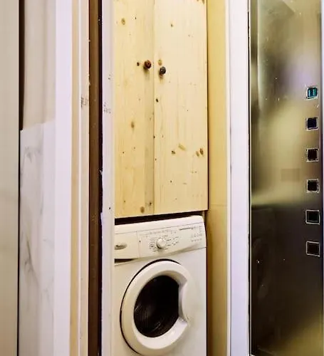 Casa Cloclo: Design & Vintage Above Subway * Milano