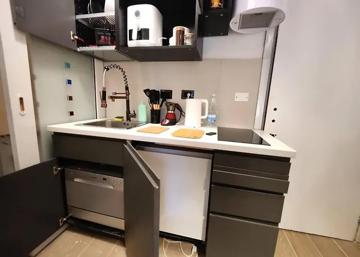 Casa Cloclo: Design & Vintage Above Subway 公寓