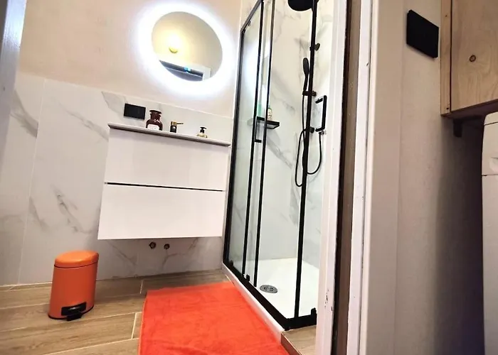 Casa Cloclo: Design & Vintage Above Subway 公寓