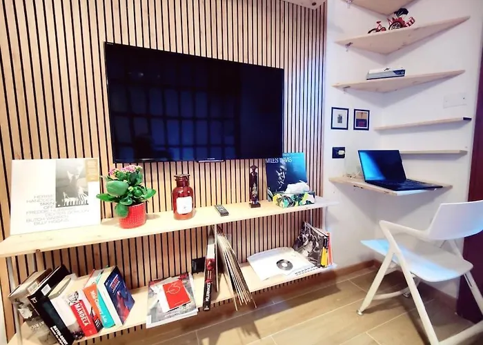 Casa Cloclo: Design & Vintage Above Subway