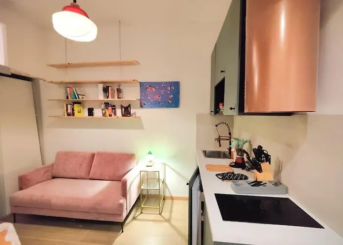 Apartment Casa Mamo: Design & Vintage Above Subway