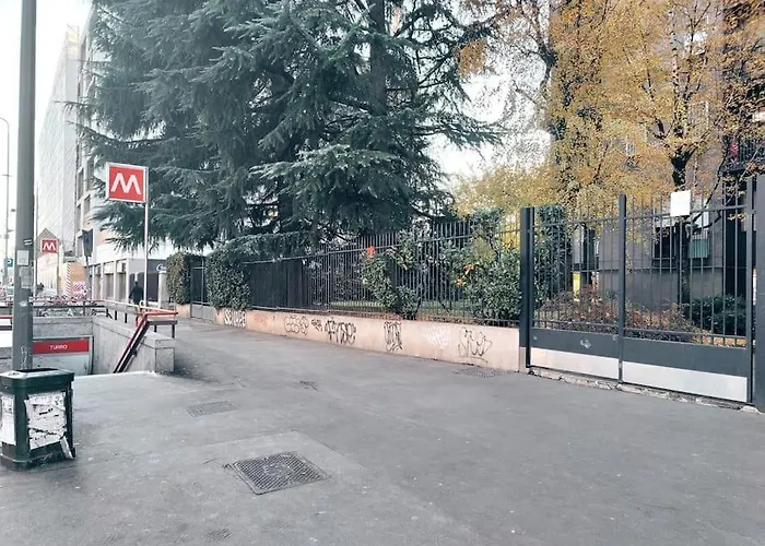 Casa Mamo: Design & Vintage Above Subway Milan