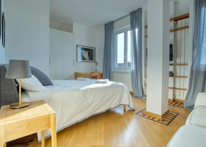 Spacious Penthouse With Panoramic Terrace - 20 Minutes From San Siro & Duomo Милан