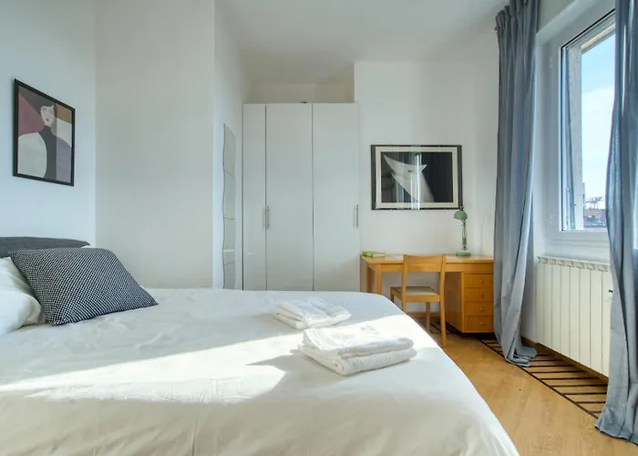 Lägenhet Spacious Penthouse With Panoramic Terrace - 20 Minutes From San Siro & Duomo Milano