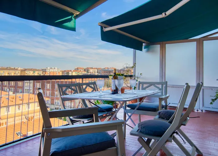 Lägenhet Spacious Penthouse With Panoramic Terrace - 20 Minutes From San Siro & Duomo Milano