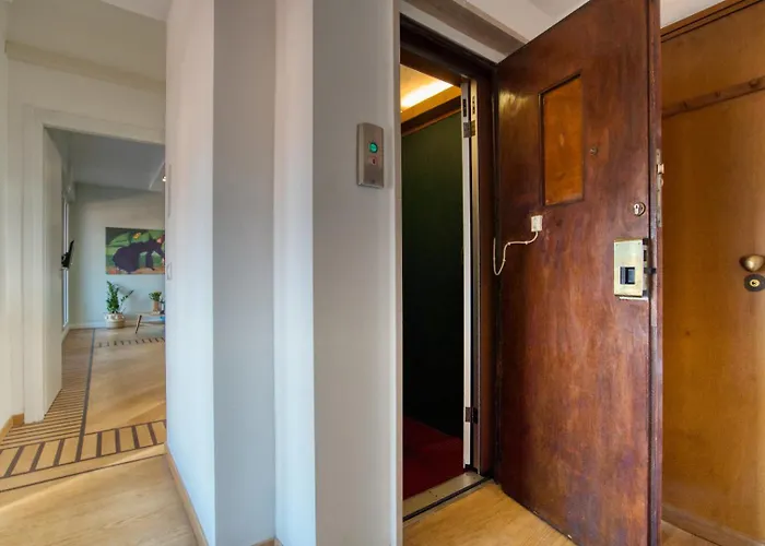 Spacious Penthouse With Panoramic Terrace - 20 Minutes From San Siro & Duomo Lägenhet