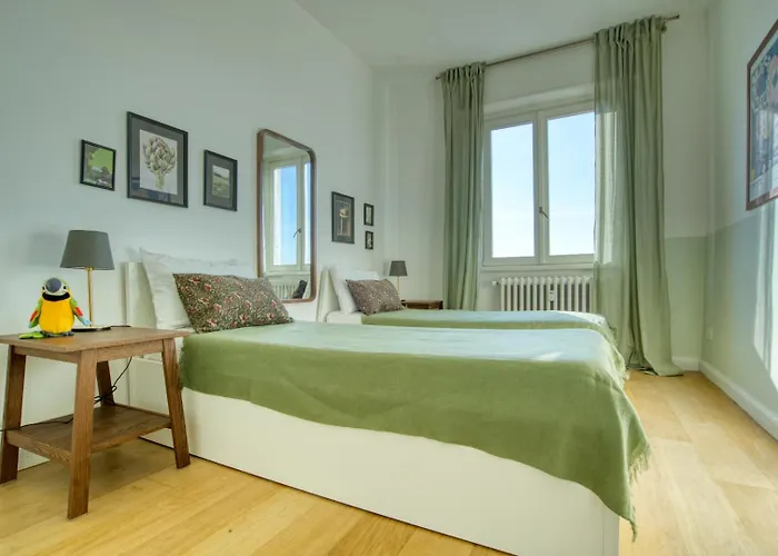 Spacious Penthouse With Panoramic Terrace - 20 Minutes From San Siro & Duomo Lägenhet