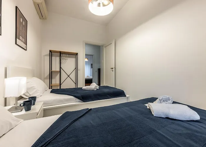 Cortivo House - Magenta 81