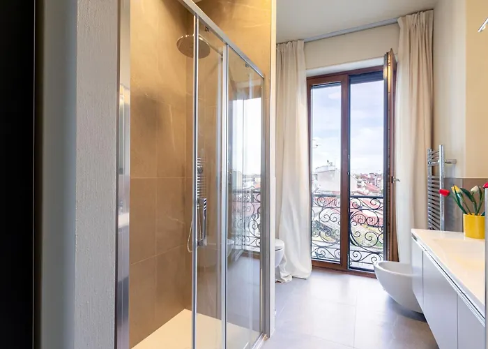 Largo Quinto Alpini By Halldis * מילאנו