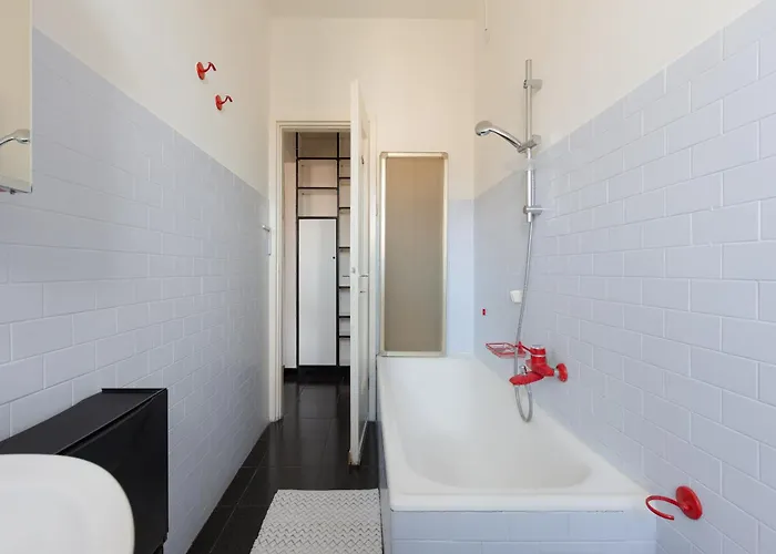 Apartamento Guesthost - Corvetto M3 - Comfy With Balcony!