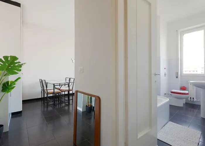 Guesthost - Corvetto M3 - Comfy With Balcony! Milaan