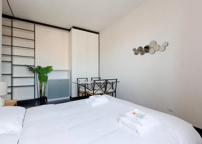 Guesthost - Corvetto M3 - Comfy With Balcony! Milán