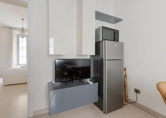 Guesthost - Bright - 650 M Far From Arco Della Pace דירה *