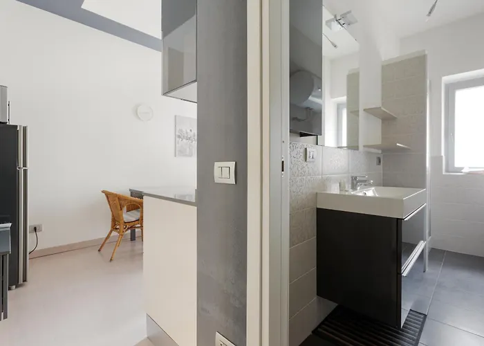 Guesthost - Bright - 650 M Far From Arco Della Pace מילאנו