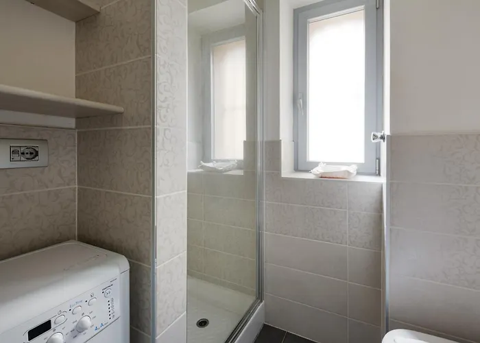 Guesthost - Bright - 650 M Far From Arco Della Pace